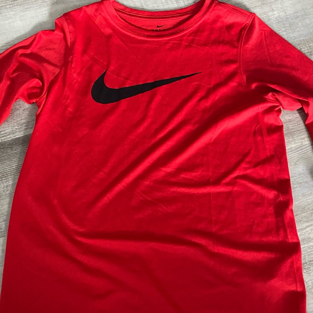 Nike short sleeve. Youth boys Large